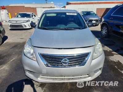 Piąte zdjęcie samochodu w środku: 2017 NISSAN VERSA 1.6 S VIN:3N1CN7AP0HL831454 - miniatura