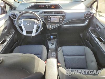 Zdjęcie 8 z 13 samochodu: 2015 TOYOTA PRIUS C TWO VIN:JTDKDTB32F1100335 - miniatura