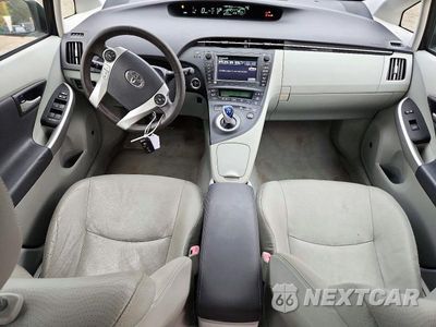 Zdjęcie 8 z 12 samochodu: 2011 TOYOTA PRIUS FOUR VIN:JTDKN3DU5B1400111 - miniatura