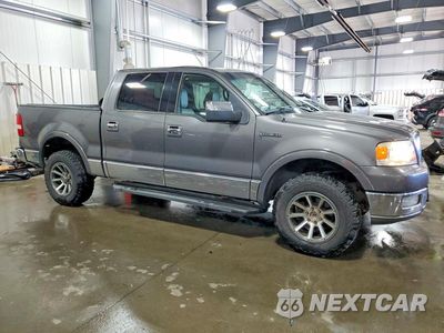 Czwarte zdjęcie samochodu z boku: 2006 LINCOLN MARK LT VIN:5LTPW18576FJ00022 - miniatura