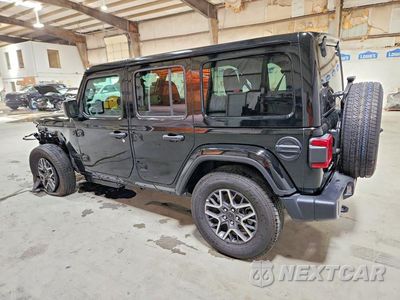 Drugie zdjęcie samochodu z przodu: 2026 JEEP WRANGLER SAHARA VIN:1C4PJXEG3TW254426 - miniatura