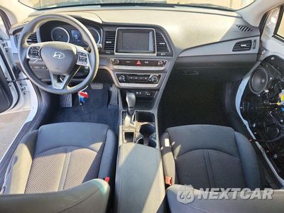 Zdjęcie 8 z 13 samochodu: 2019 HYUNDAI SONATA SE VIN:5NPE24AF3KH788613 - miniatura