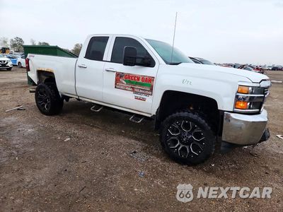 Czwarte zdjęcie samochodu z boku: 2015 CHEVROLET SILVERADO K2500 HEAVY DUTY VIN:1GC2KUEG8FZ102814 - miniatura