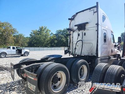 Trzecie zdjęcie samochodu z tyłu: 2019 FREIGHTLINER CASCADIA 125 SEMI TRUCK VIN:1FUJGLDR2KLKD8464 - miniatura