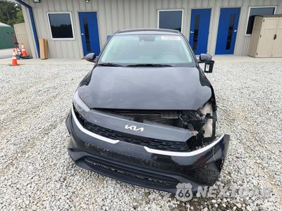 Piąte zdjęcie samochodu w środku: 2022 KIA FORTE LXS VIN:3KPF24AD6NE483179 - miniatura