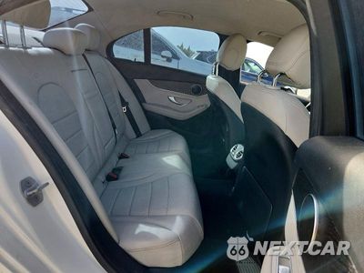 Zdjęcie 10 z 13 samochodu: 2016 MERCEDES-BENZ C 300 4MATIC VIN:55SWF4KB7GU134786 - miniatura