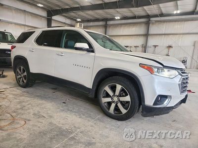 Czwarte zdjęcie samochodu z boku: 2018 CHEVROLET TRAVERSE LT VIN:1GNEVHKW1JJ123283 - miniatura