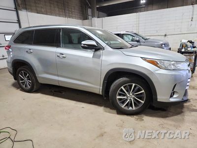 Czwarte zdjęcie samochodu z boku: 2018 TOYOTA HIGHLANDER XLE VIN:5TDJZRFH7JS853554 - miniatura