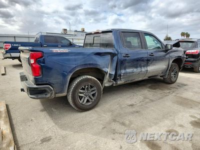 Trzecie zdjęcie samochodu z tyłu: 2021 CHEVROLET SILVERADO K1500 LT TRAIL BOSS VIN:1GCPYFED8MZ332954 - miniatura