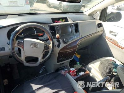 Zdjęcie 8 z 13 samochodu: 2011 TOYOTA SIENNA LIMITED 7-PASSENGER VIN:5TDYK3DC0BS092486 - miniatura