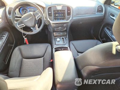 Zdjęcie 8 z 12 samochodu: 2018 CHRYSLER 300 TOURING VIN:2C3CCARG2JH282122 - miniatura