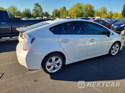 Trzecie zdjęcie samochodu z tyłu: 2013 TOYOTA PRIUS THREE VIN:JTDKN3DU6D5543662 - miniatura