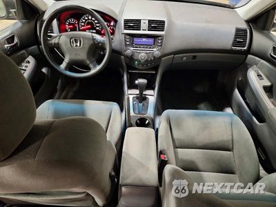 Zdjęcie 8 z 13 samochodu: 2004 HONDA ACCORD EX VIN:1HGCM56724A025969 - miniatura
