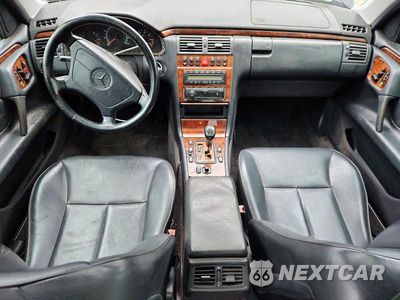 Zdjęcie 8 z 12 samochodu: 1999 MERCEDES-BENZ E 430 VIN:WDBJF70H9XA951639 - miniatura