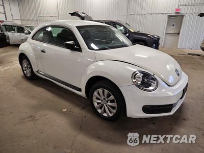 Czwarte zdjęcie samochodu z boku: 2014 VOLKSWAGEN BEETLE VIN:3VWF17AT0EM651431 - miniatura