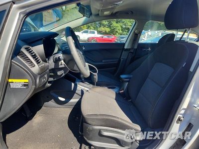 Zdjęcie 7 z 12 samochodu: 2015 KIA FORTE LX VIN:KNAFX4A65F5384530 - miniatura