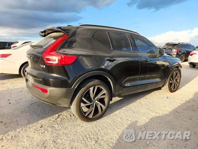 Trzecie zdjęcie samochodu z tyłu: 2021 VOLVO XC40 T5 R-DESIGN VIN:YV4162UM1M2414472 - miniatura
