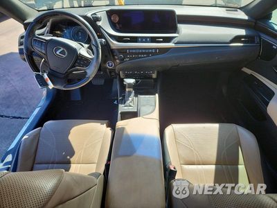 Zdjęcie 8 z 13 samochodu: 2019 LEXUS ES 300H VIN:JTHB21B12K2005513 - miniatura