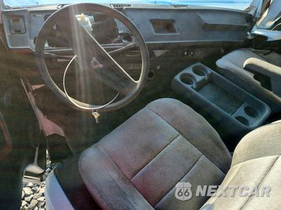 Zdjęcie 8 z 14 samochodu: 1991 VOLKSWAGEN VANAGON VIN:WV2YB0258MG004821 - miniatura