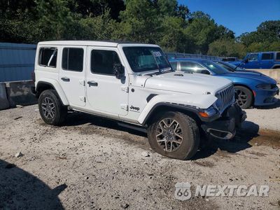 Czwarte zdjęcie samochodu z boku: 2026 JEEP WRANGLER SAHARA VIN:1C4PJXEN3TW262749 - miniatura