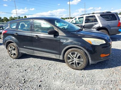 Czwarte zdjęcie samochodu z boku: 2014 FORD ESCAPE S VIN:1FMCU0F74EUD77769 - miniatura