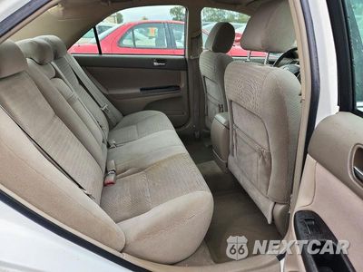 Zdjęcie 10 z 12 samochodu: 2005 TOYOTA CAMRY LE VIN:4T1BE32K25U628809 - miniatura