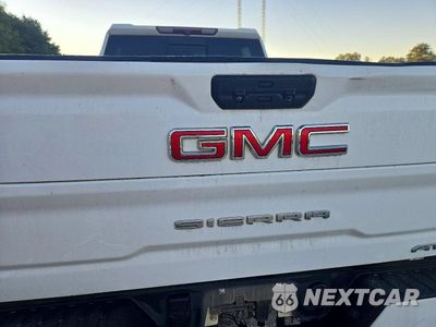 Zdjęcie 10 z 13 samochodu: 2023 GMC SIERRA K3500 AT4 VIN:1GT49VEYXPF164141 - miniatura
