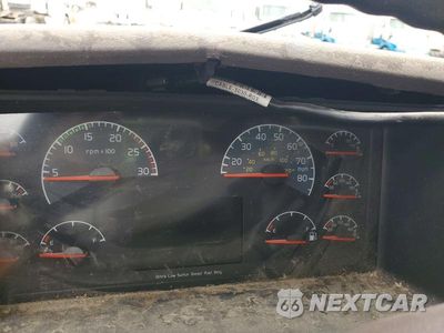 Zdjęcie 9 z 14 samochodu: 2014 VOLVO VNL SEMI TRUCK VIN:4V4NC9KK5EN153388 - miniatura