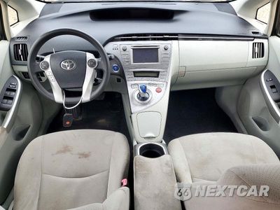 Zdjęcie 8 z 13 samochodu: 2013 TOYOTA PRIUS THREE VIN:JTDKN3DU3D1721258 - miniatura