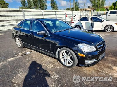 Czwarte zdjęcie samochodu z boku: 2013 MERCEDES-BENZ C 300 4MATIC VIN:WDDGF8ABXDR261218 - miniatura