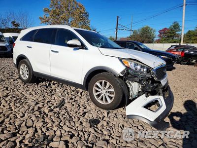 Czwarte zdjęcie samochodu z boku: 2018 KIA SORENTO LX VIN:5XYPG4A33JG360093 - miniatura