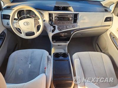 Zdjęcie 8 z 13 samochodu: 2011 TOYOTA SIENNA LE VIN:5TDKK3DC1BS062452 - miniatura