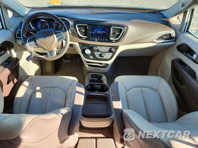 Zdjęcie 8 z 14 samochodu: 2017 CHRYSLER PACIFICA TOURING L VIN:2C4RC1BG0HR552937 - miniatura
