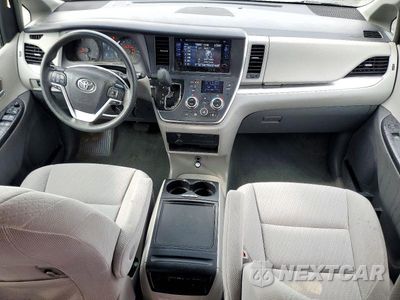 Zdjęcie 8 z 13 samochodu: 2017 TOYOTA SIENNA LE VIN:5TDKZ3DC2HS870412 - miniatura
