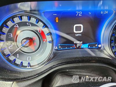Zdjęcie 9 z 12 samochodu: 2019 CHRYSLER 300 S VIN:2C3CCABT6KH704935 - miniatura