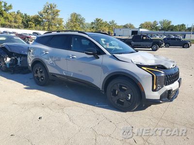 Czwarte zdjęcie samochodu z boku: 2027 KIA SPORTAGE HYBRID X-LINE VIN:KNDPVDDGXV7412469 - miniatura