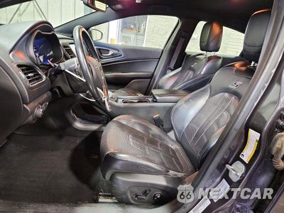 Zdjęcie 7 z 12 samochodu: 2015 CHRYSLER 200 S VIN:1C3CCCDGXFN601641 - miniatura