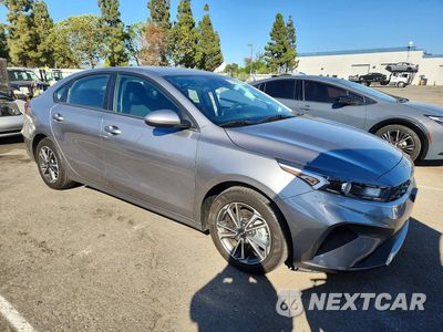 Czwarte zdjęcie samochodu z boku: 2023 KIA FORTE LXS VIN:3KPF24ADXPE637072 - miniatura