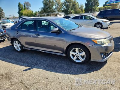 Czwarte zdjęcie samochodu z boku: 2014 TOYOTA CAMRY SE VIN:4T1BF1FK3EU734648 - miniatura