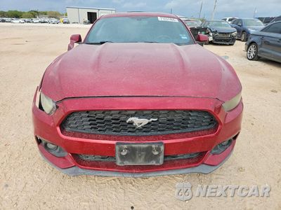 Piąte zdjęcie samochodu w środku: 2016 FORD MUSTANG VIN:1FA6P8TH0G5237192 - miniatura