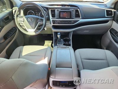 Zdjęcie 8 z 13 samochodu: 2019 TOYOTA HIGHLANDER LE VIN:5TDZZRFH0KS303309 - miniatura
