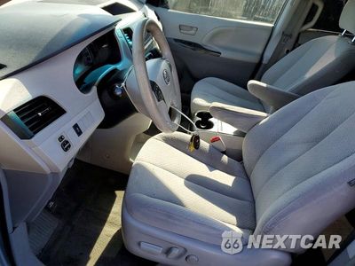 Zdjęcie 7 z 13 samochodu: 2014 TOYOTA SIENNA LE VIN:5TDKK3DC2ES455378 - miniatura