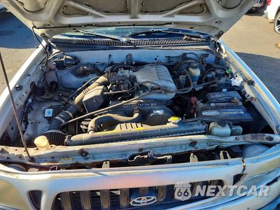 Zdjęcie 11 z 12 samochodu: 2001 TOYOTA TACOMA V6 VIN:5TEWN72N61Z760738 - miniatura