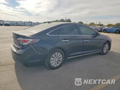 Trzecie zdjęcie samochodu z tyłu: 2016 HYUNDAI SONATA HYBRID SE VIN:KMHE24L14GA013166 - miniatura