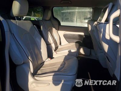 Zdjęcie 10 z 12 samochodu: 2018 CHRYSLER PACIFICA HYBRID LIMITED VIN:2C4RC1N70JR365800 - miniatura