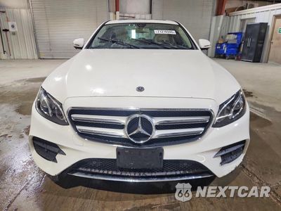 Piąte zdjęcie samochodu w środku: 2019 MERCEDES-BENZ E 300 4MATIC VIN:WDDZF4KB0KA532752 - miniatura