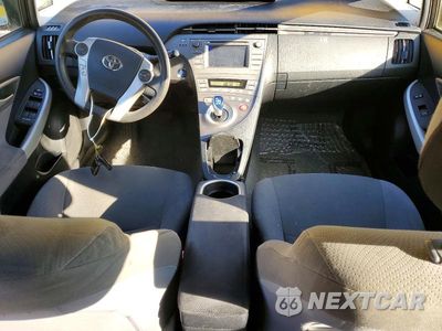 Zdjęcie 8 z 13 samochodu: 2013 TOYOTA PRIUS TWO VIN:JTDKN3DU7D5541810 - miniatura