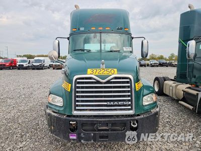 Piąte zdjęcie samochodu w środku: 2018 MACK CXU612 SEMI TRUCK VIN:1M1AW01X5JM010581 - miniatura