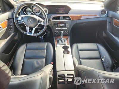 Zdjęcie 8 z 12 samochodu: 2013 MERCEDES-BENZ C 300 4MATIC VIN:WDDGF8ABXDR261218 - miniatura