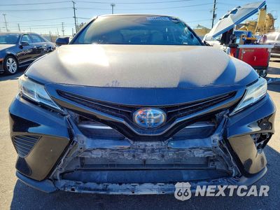 Piąte zdjęcie samochodu w środku: 2018 TOYOTA CAMRY HYBRID SE VIN:4T1B21HK9JU504194 - miniatura